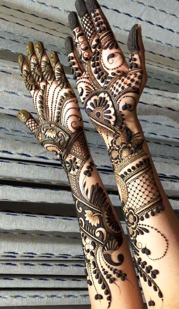 Lotus in pakistani mehndi