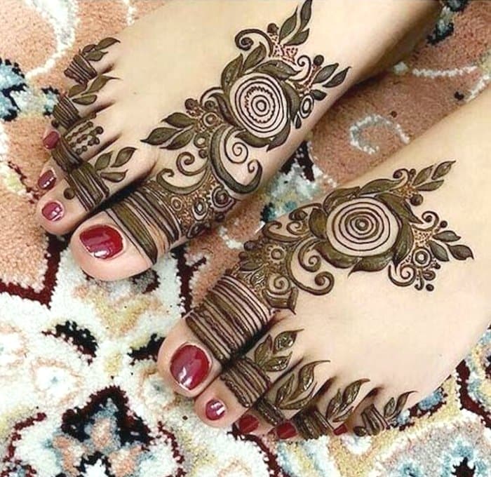 Arabic flower henna pattern - legs