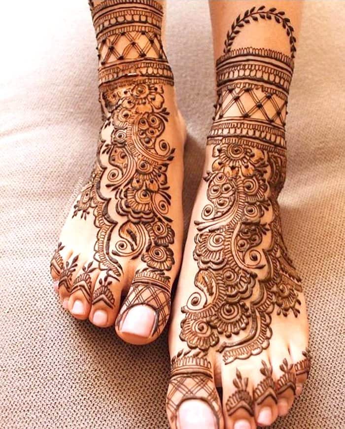 Dulhan arabic mehndi art - legs