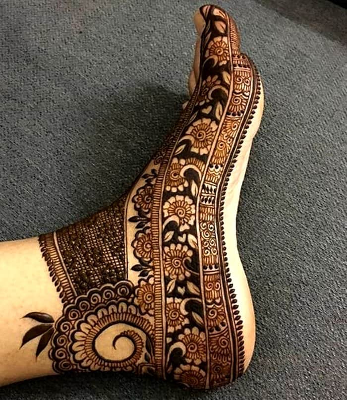 Bridal mehndi design for legs