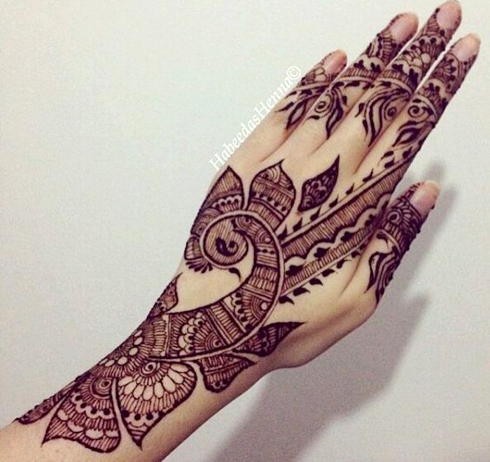 peacoke design in mehndi