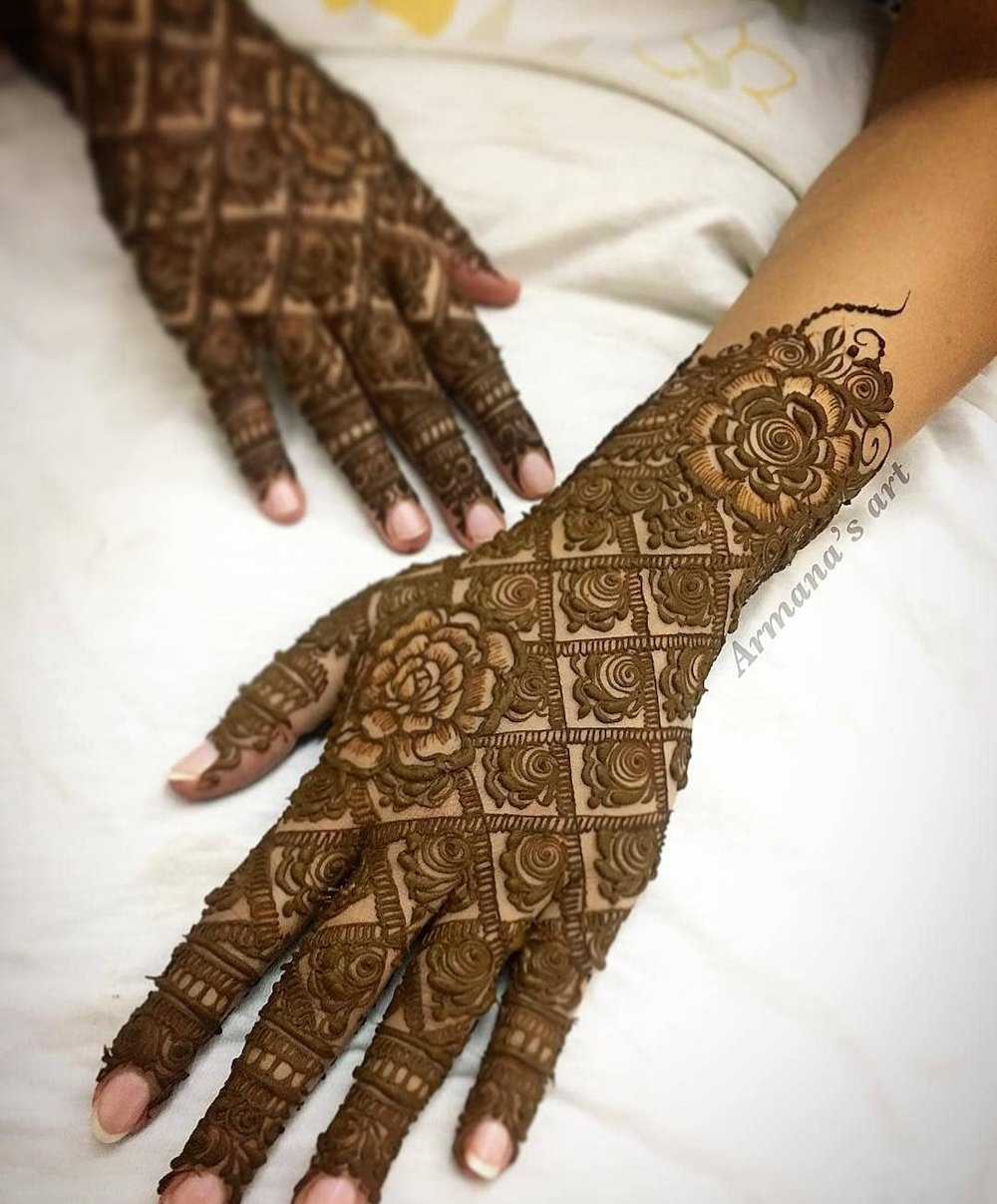 Featured image of post Round Dulhan Mehndi Design - The dulhan or bride is very excited.