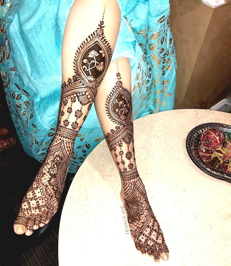 Elaborative mehndi designs for Foot