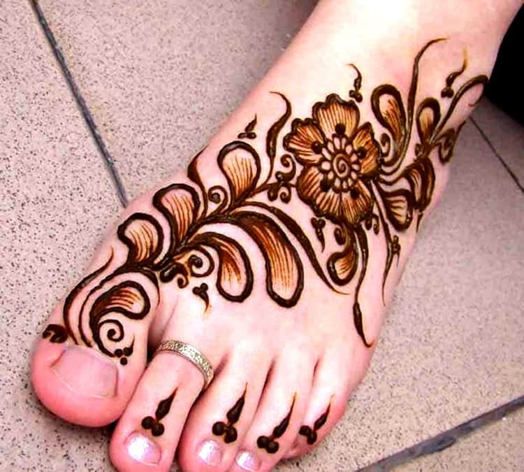 Floral mehndi designs for Foot