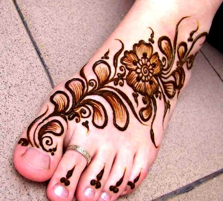 Top 111 Evergreen And Simple Mehndi Designs For Legs Foot