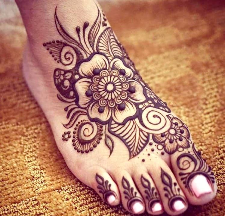 Top 111 Evergreen And Simple Mehndi Designs For Legs Foot