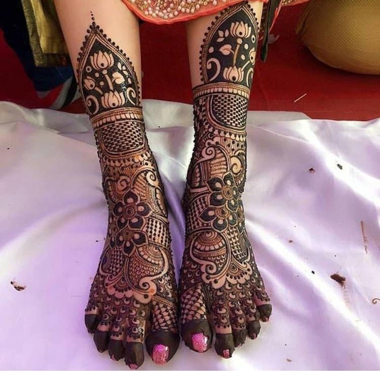 Top 111+ Evergreen And Simple Mehndi Designs For Legs & Foot