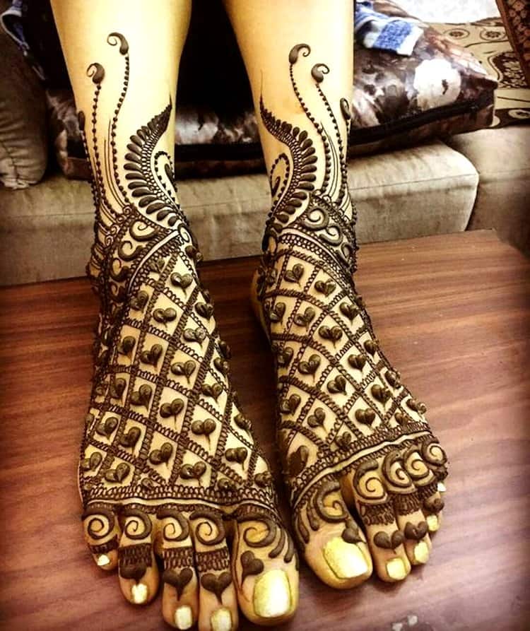 Jaali mehndi designs for legs