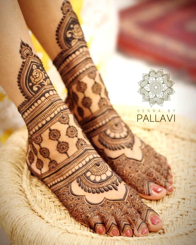 Top 111 Evergreen And Simple Mehndi Designs For Legs Foot