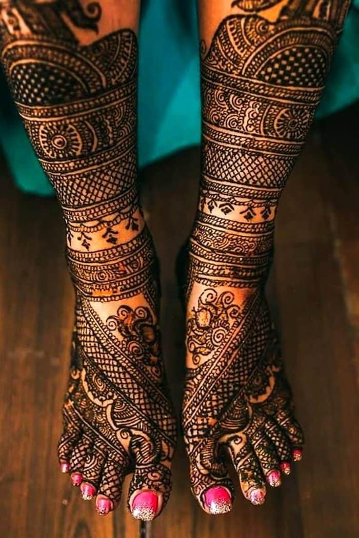 A full-length checkered intricate mehndi design for Indian brides is definitely an eye-grabber.