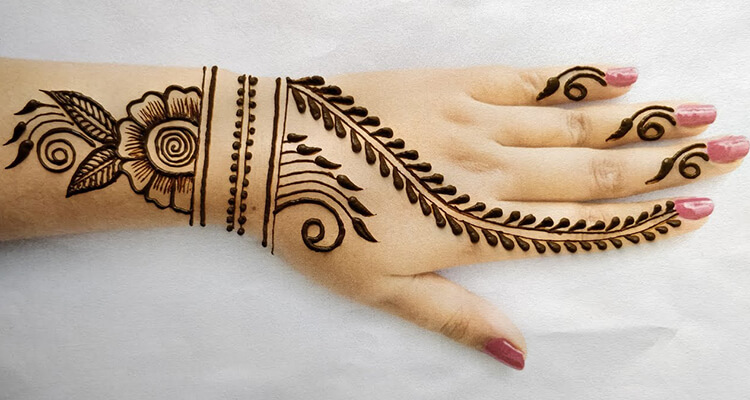 5 Questions To Ask Your Henna Artist Before Your Wedding | www.ezeinvite.com