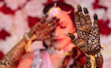 Bride Touch Of Art Celebrity Mehandi Designer Deepa .