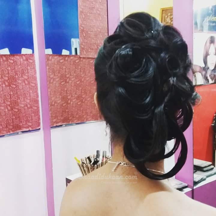 Tanishq A Beauty Salon And Professional Bridal Makeup studio - Price &  Reviews | Makeup Artist in Indore