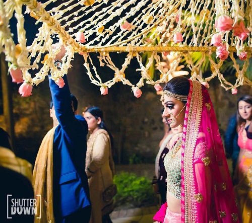 Beautiful Pholon Ki Chaddar Ideas for Bridal Entry: Make Your Entry Unforgettable