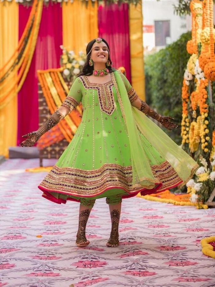Spotlight Special Bridal Mehndi Dresses to Make You Look like a True Queen