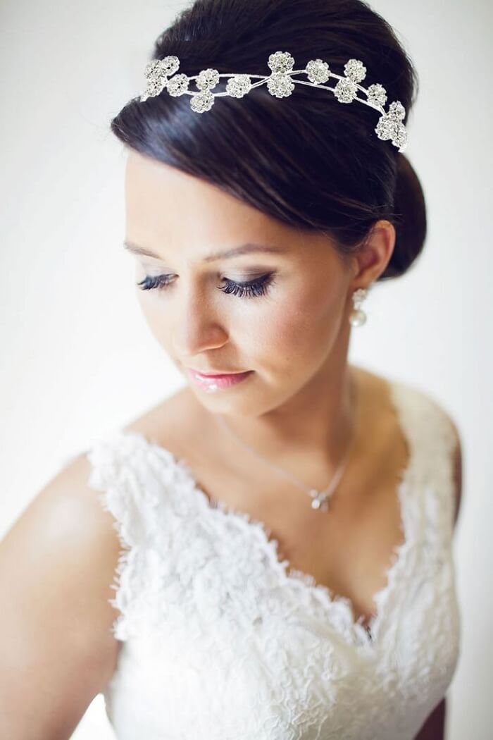7 Elegant Christian Bridal Hairstyles That Are Perfect For A White Wedding