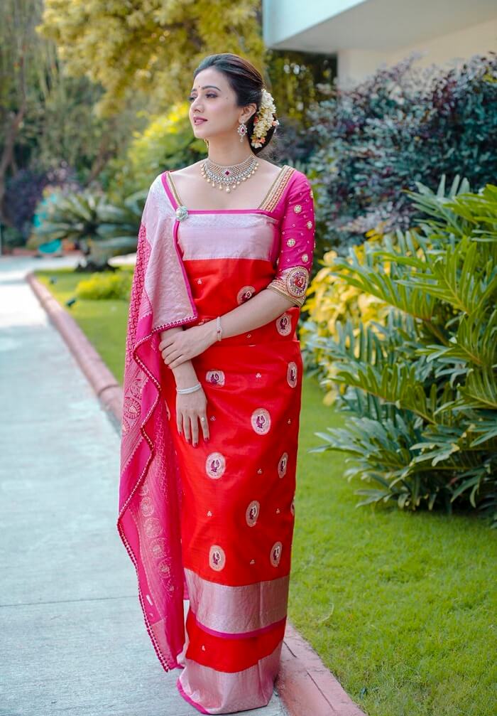 What are the different styles of draping sarees in India? - Quora