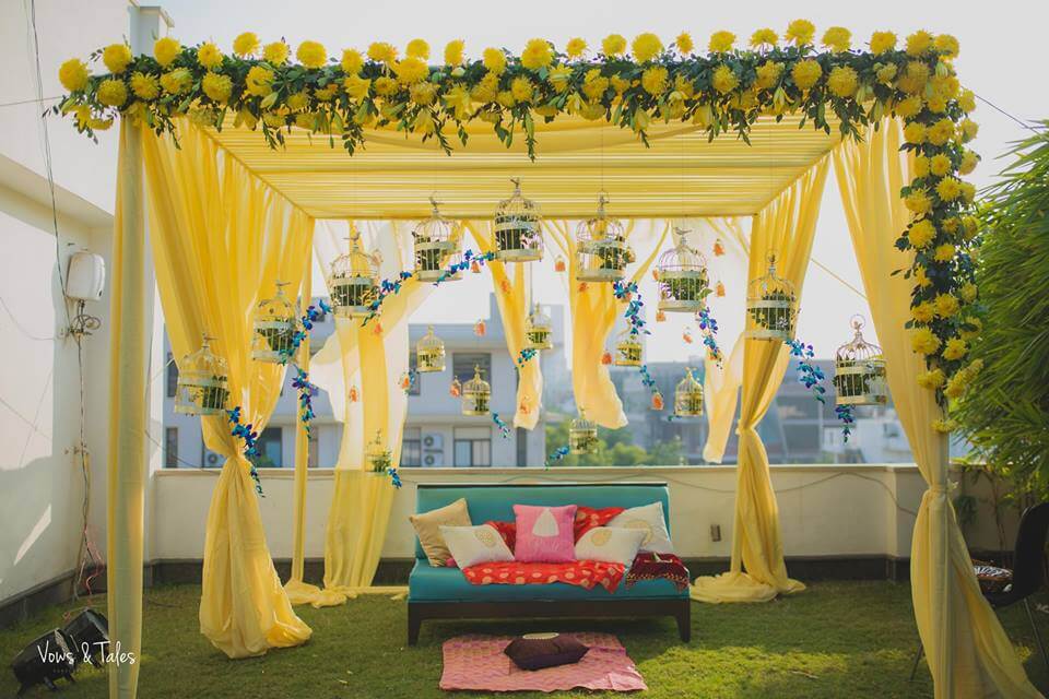 Chic And Stylish Mehndi Decor Ideas That Are Simple To Set Up - Simple Mehndi Function Decoration Ideas At Home