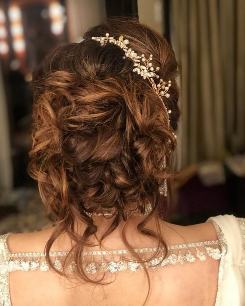 30+ Flawless Open Hairstyles For Your Wedding Functions! | Bride hairstyles,  Open hairstyles, Medium curly hair styles