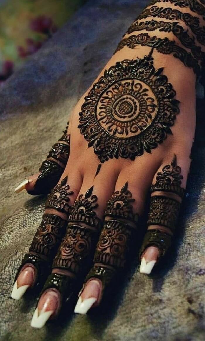 Engagement mehendi..#mywork #mehendibykomal #ringceremony #hennalove  #naturalhenna | Rose mehndi designs, Henna designs, Mehendi designs
