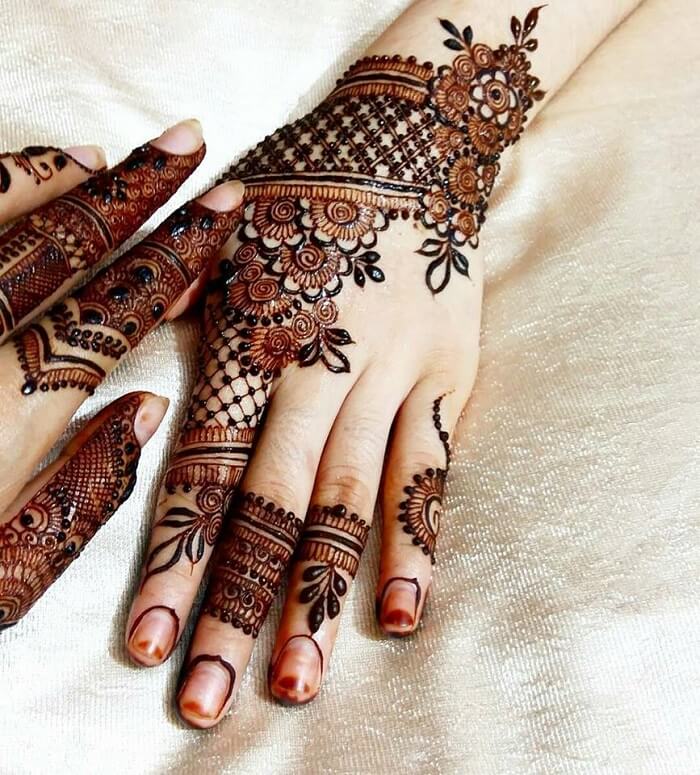 Trendiest Pakistani Mehndi Designs For 2022 For Our Brides!