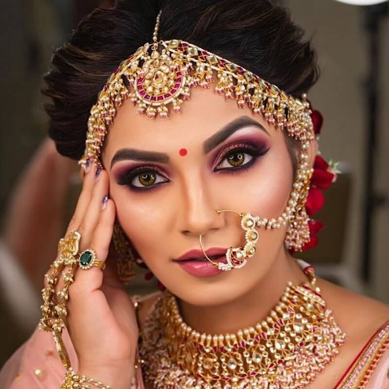 Hair style with matha patti | Bridal photoshoot, Pakistani bridal dresses, Bridal  hairstyle indian wedding