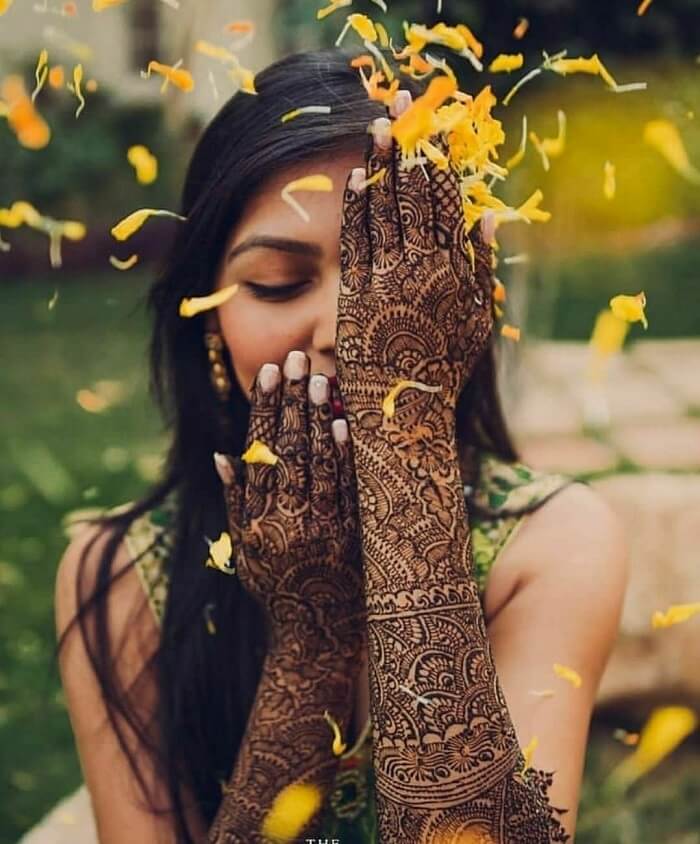 solo-mehndi-poses-for-bride-2 | WedAbout