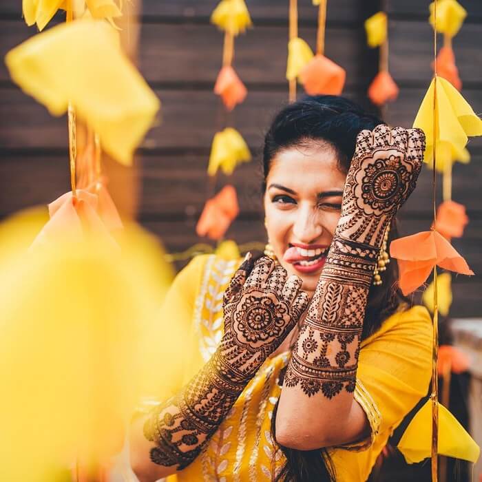 Check out the latest mehendi designs & don't forget to save it for later! |  Wedding photoshoot props, Bridal photography poses, Indian wedding  photography poses
