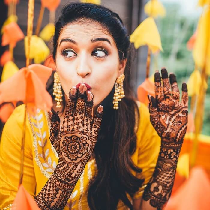 27+ Aesthetic Bridal Mehndi Shots to Bookmark Right Now - SetMyWed