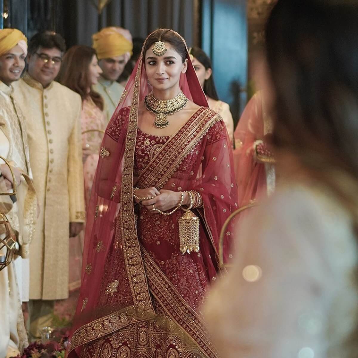 Experience The #DulhanWaliFeeling Like Alia Bhatt With Manyavar Mohey Wedding Collection!