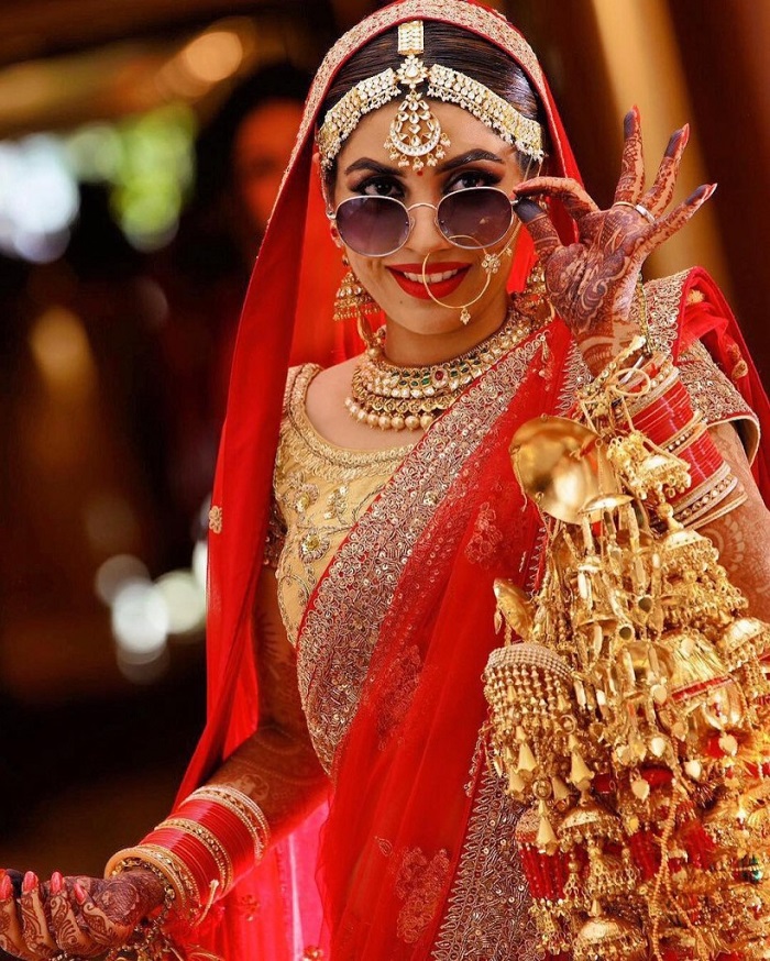Photo of A south Indian bride poses in a kanjeevaram and temple jewellery