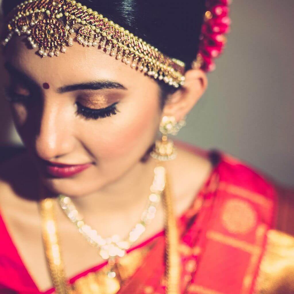 5 makeup look ideas to go with golden bridal outfit | Be Beautiful India