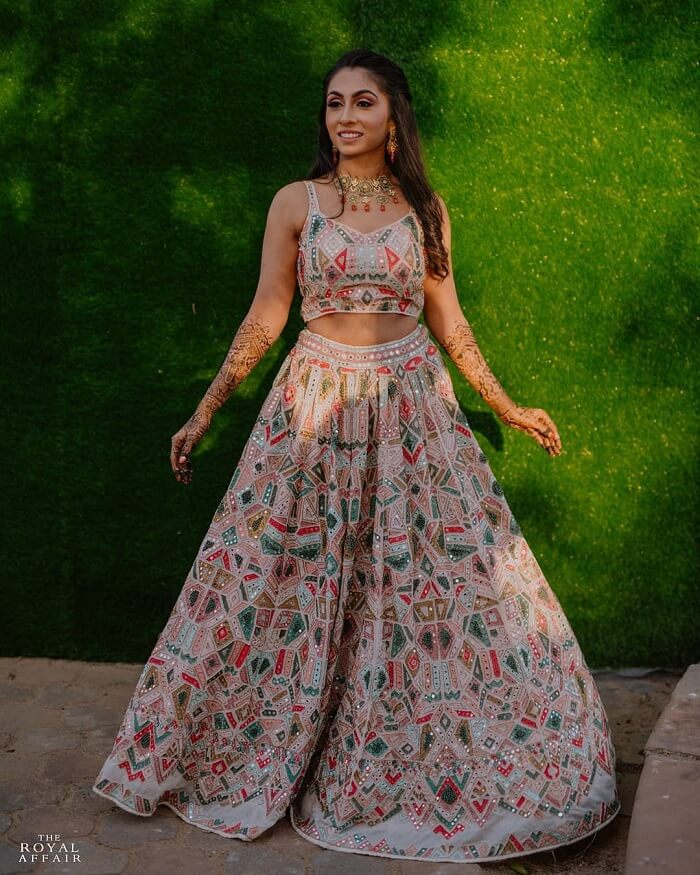 dress for mehndi function for bride Big ...