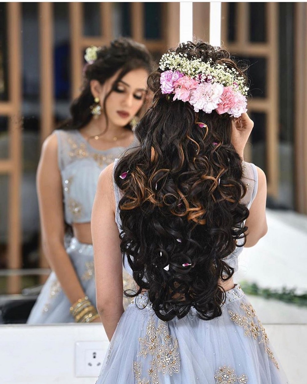 Update more than 84 curls on gown super hot
