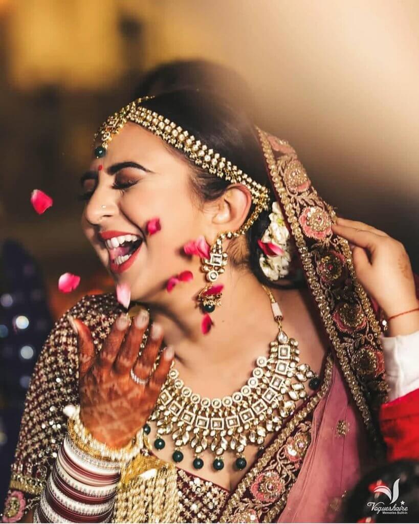 Beautiful Smiling Indian Bride Posing Jewelry Stock Photo 1101304442 |  Shutterstock