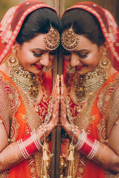 50 Stylish & Trending Bridal Poses for Every Clueless Bride - Pyaari  Weddings