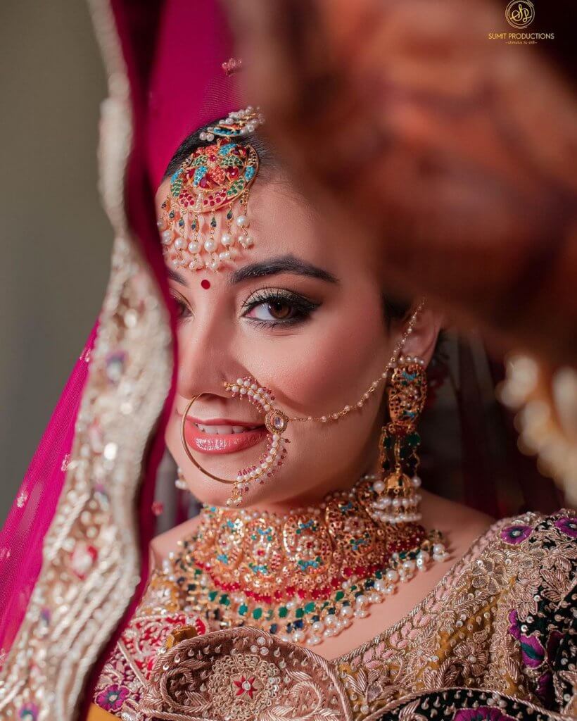 Bridal Photoshoot Poses For Weddings To