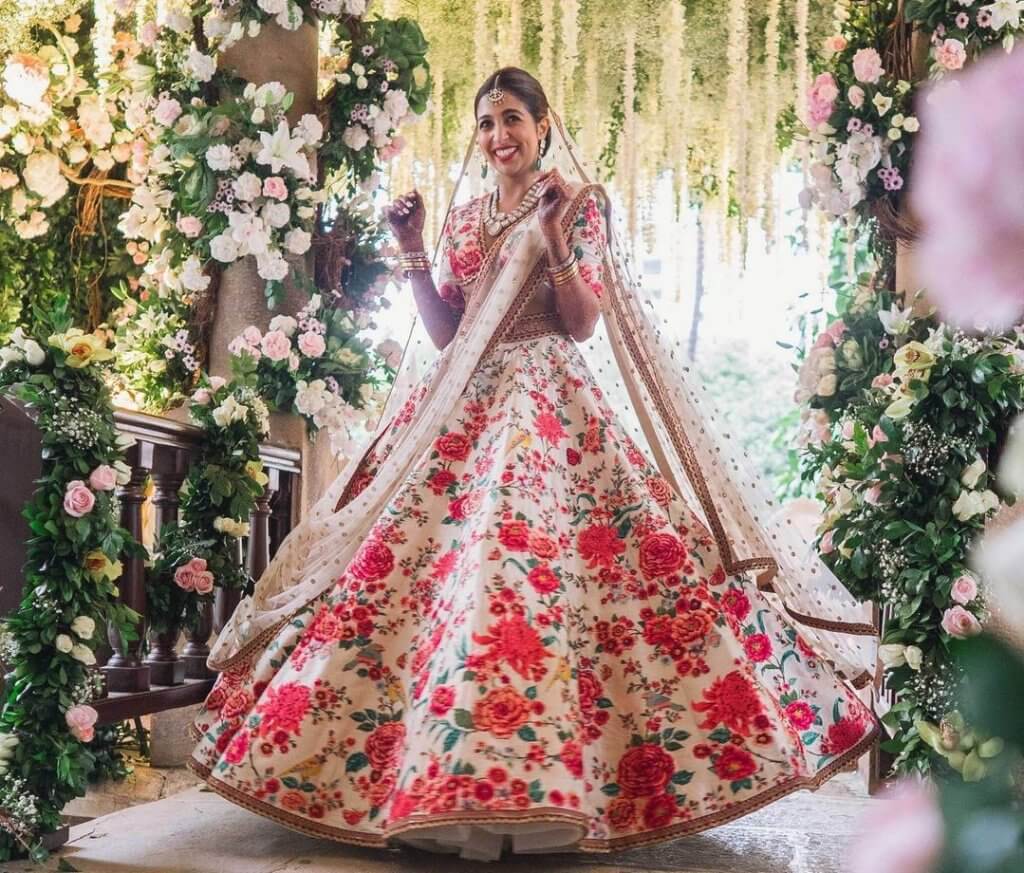 This NRI Bride Created A New Colour Trend By Donning A Tea-Green Sabyasachi  Lehenga For Her Wedding