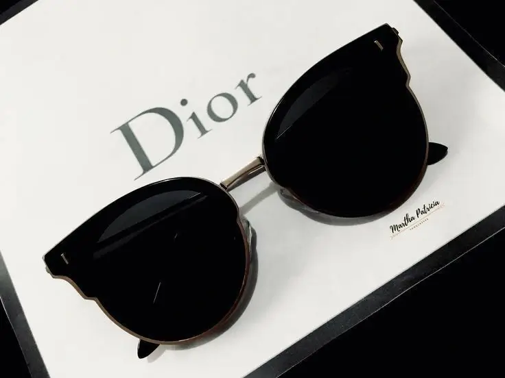 Sunglasses as Wedding gift for groom