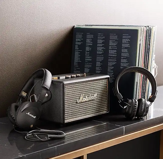 Music Speaker as weddin gift for men