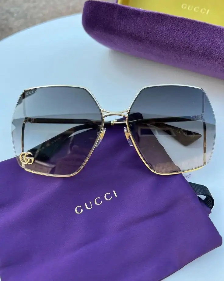 Sunglasses as Wedding gift for groom