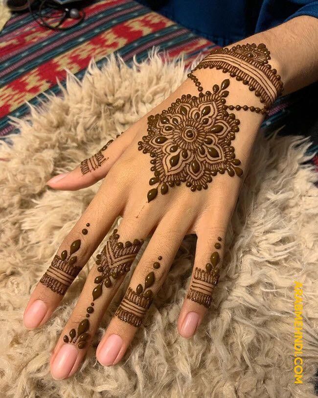 Mandala Chained Mehndi Design