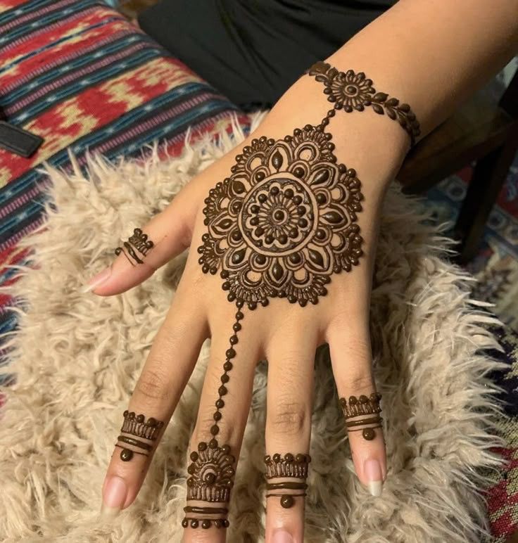 Mandala Chained Mehndi Design