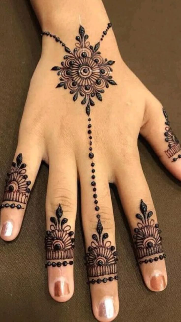 Mandala Chained Mehndi Design