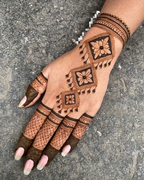Square Shape Mandala Mehndi Design