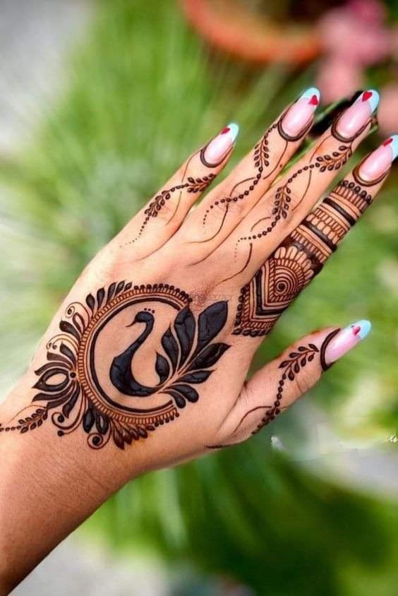 Easy and Beautiful Peacock Mehendi Design