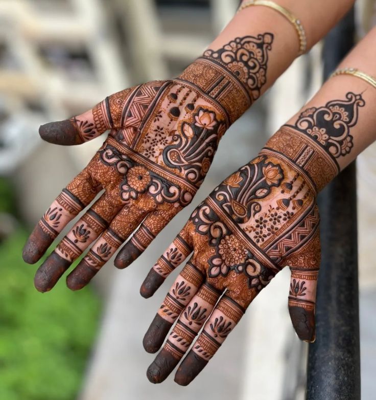 Peacock Mehendi Design Front Hand