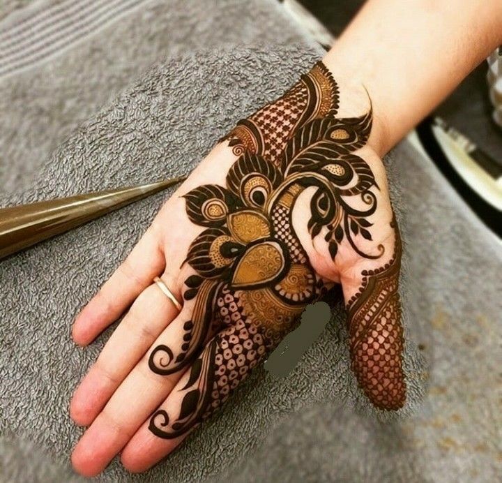Peacock Mehendi Design for Girls