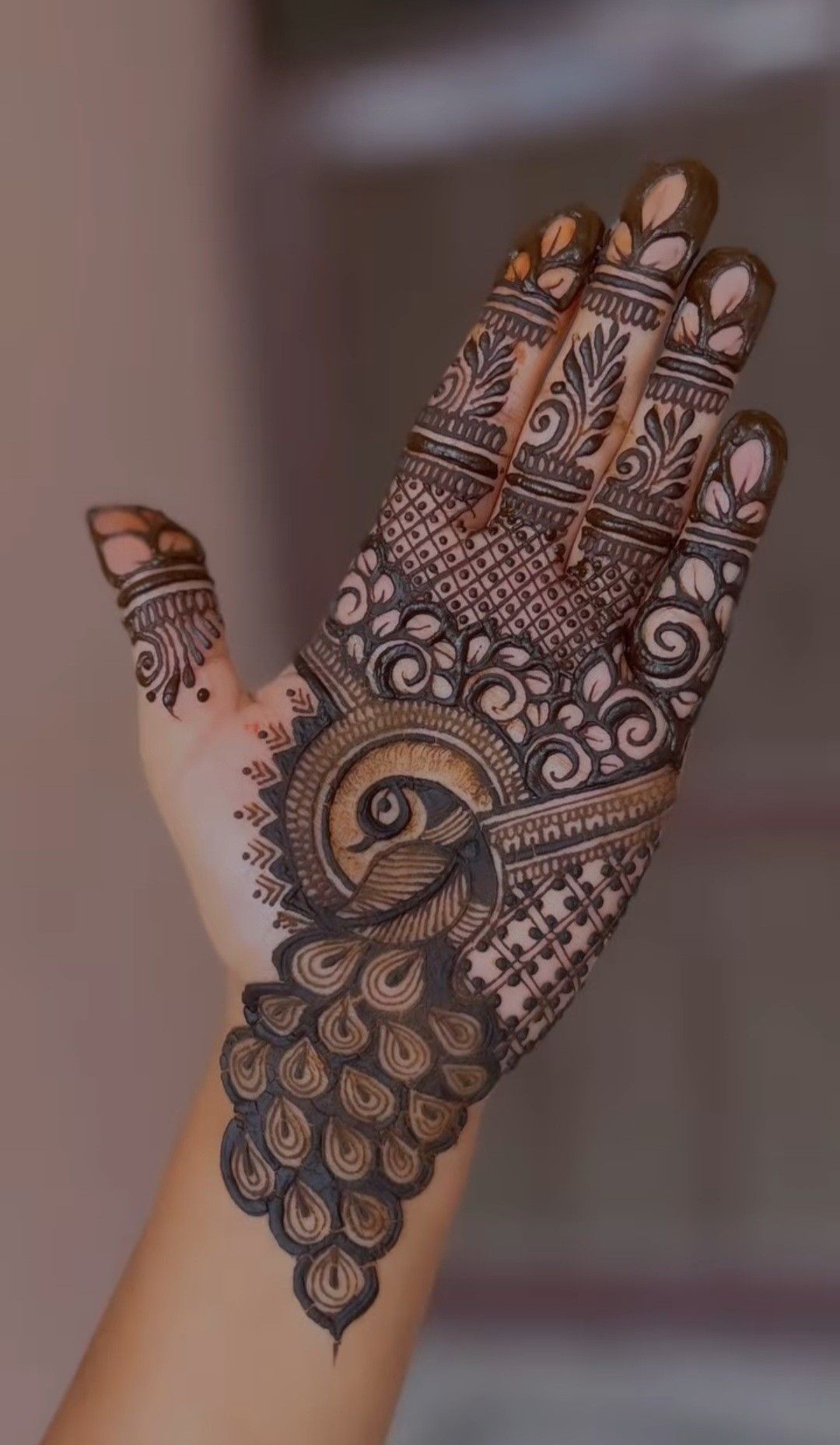 Trending Peacock Mehendi Design Ideas