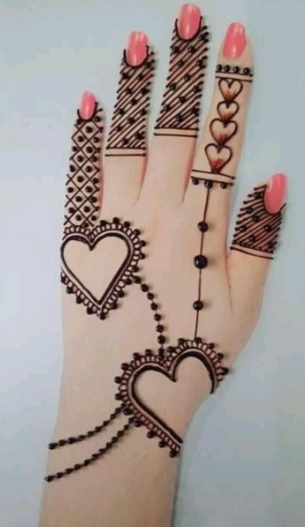 Heart Mehendi Designs Fingers